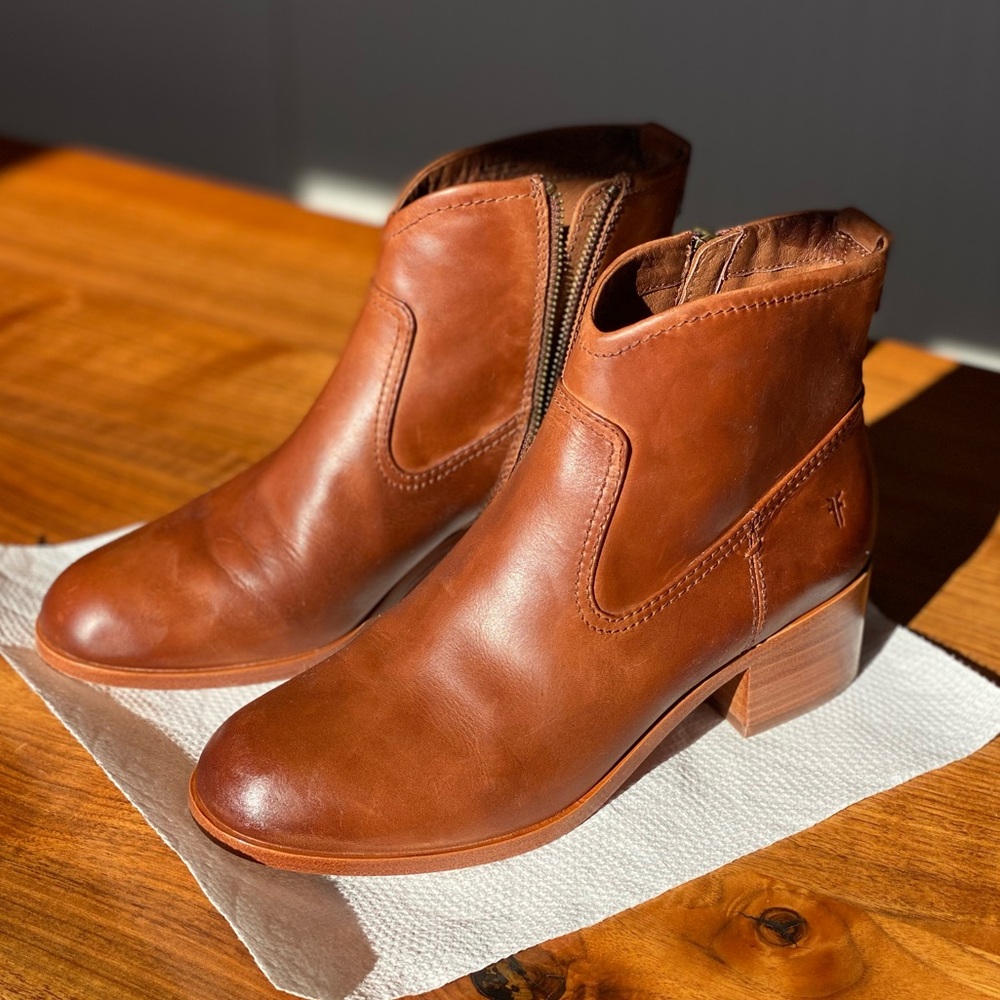 Frye Claire Leather Ankle Boots Cognac Women’s size 8